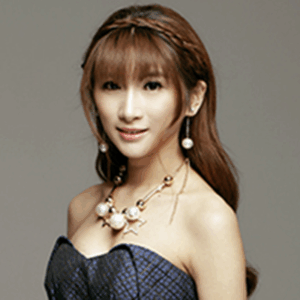 Autographed Trove Carafe 2017 Autographed by Chen 'Yaya' Ya